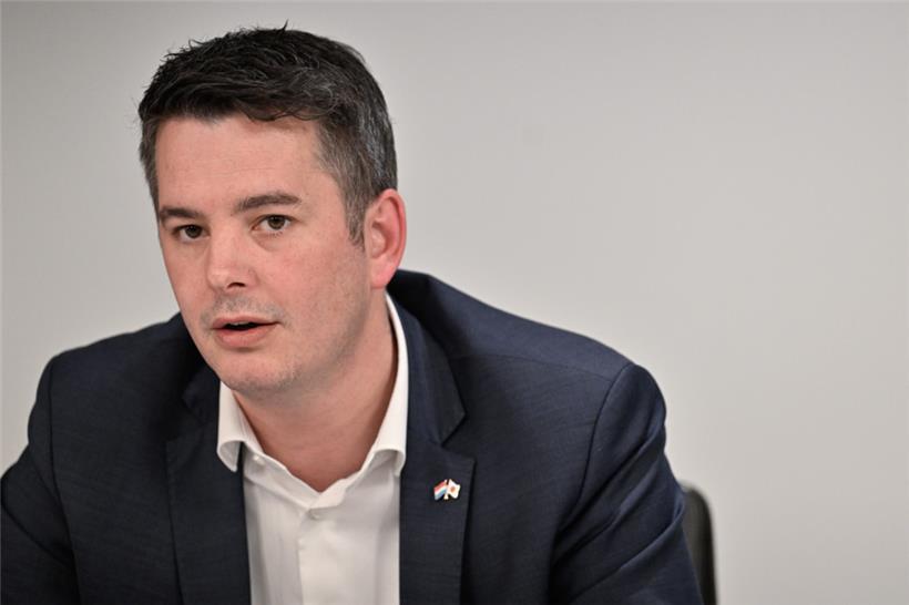 „Der Strompreis ist etwas sehr Komplexes“, so Lex Delles (DP) am Freitag bei RTL
