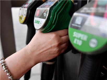 Super-98-Preis schwankt stark in einer Woche mit zwei deutlichen Veränderungen am Markt