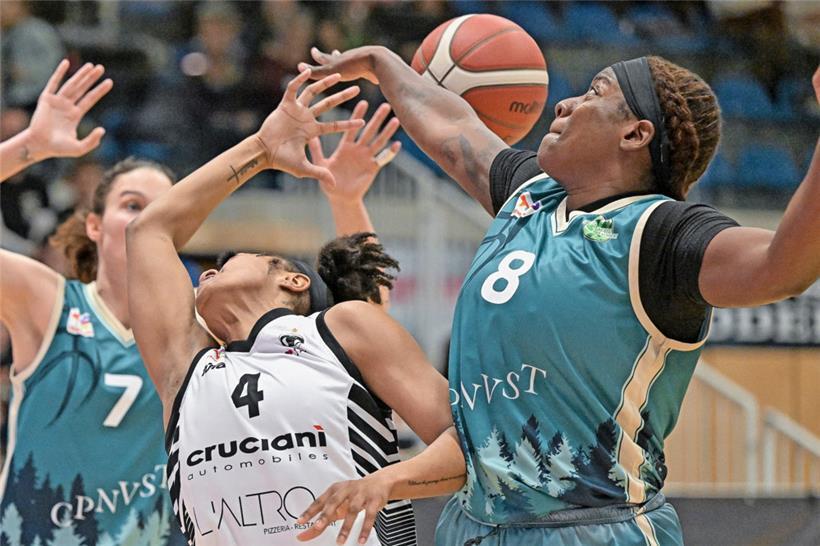 Der T71 um Taylor Jones (in Weiß) steckte nicht auf, musste die Überlegenheit des Gréngewald am Samstag jedoch anerkennen
