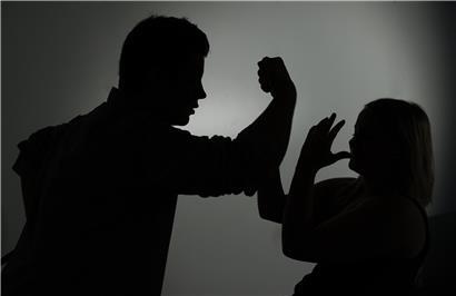 Der Täter drohte seiner Ex mit Gewalt, nachdem man ihm den Zugang zum Lokal, in dem diese arbeitete, verweigert hatte
