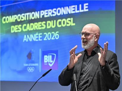 Raymond Conzemius, Technischer Direktor, und COSL blicken nachdenklich Richtung Los Angeles, Fokus auf Zukunft und Technik