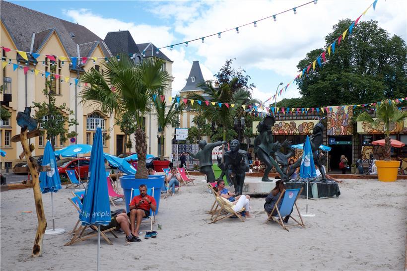 Der Theaterplatz in der Stadt soll sich in diesem Jahr wieder in einen Strand zum Entspannen verwandeln
