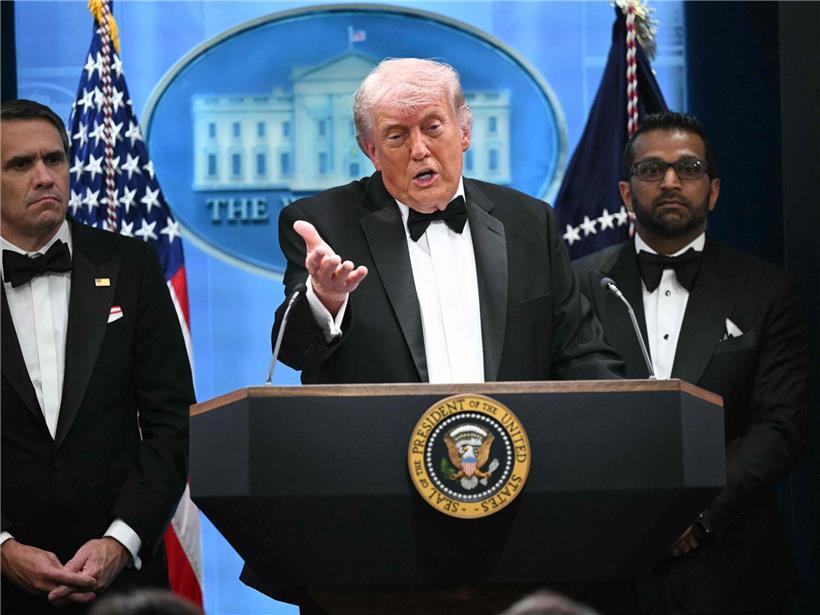 Der US-Präsident ruft sofort nach seiner Rückkehr ins Weiße Haus eine Pressekonf...