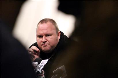 Der Unternehmer Kim Dotcom bei einer Pressekonferenz im Jahr 2013
