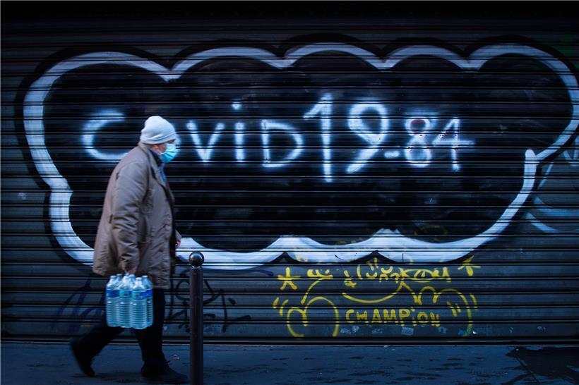 Der Vergleich mit George Orwells „1984“ hinkt zwar etwas, dennoch fühlt sich die Zeit des Lockdowns so an. Doch man weiß, dass die gegenwärtigen Maßnahmen nicht von einem totalitären Regime in Kraft gesetzt wurden, sondern von einer Regierung, die unter Umständen schneller Geschichte sein könnte als das Coronavirus.
