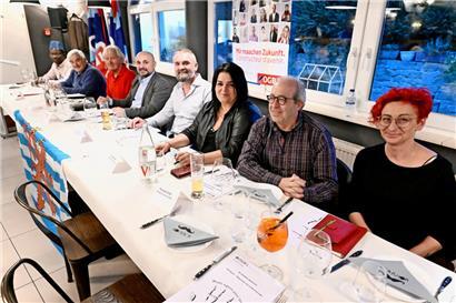 Der Vorstand mit Gastredner Steve Faltz (4.v.r.)
