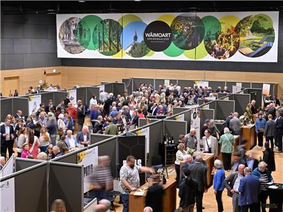 Wäimoart in Grevenmacher mit Menschenmenge, beliebter Markt und regionales Event in Luxemburg