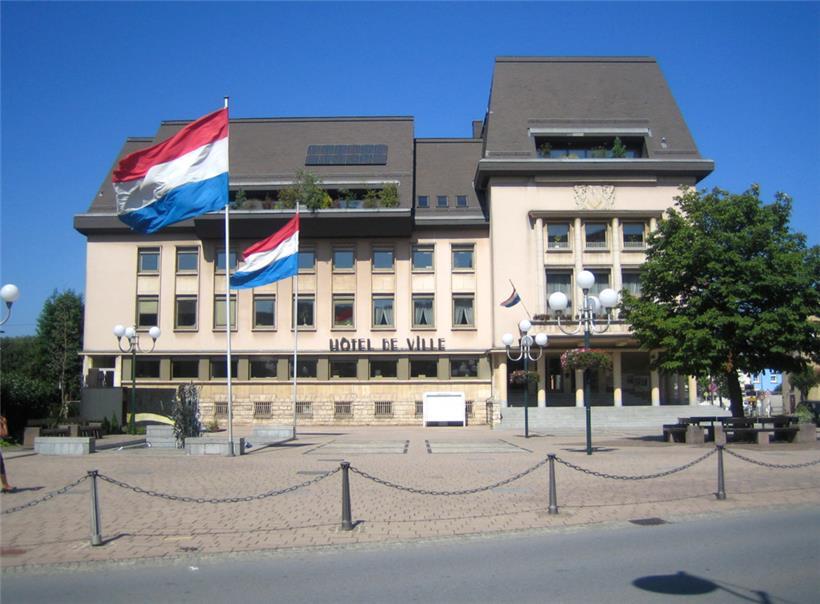 Der Wahlflüsterer unterwegs: Wer wohl mit wem die Macht im Rathaus in Schifflingen übernimmt oder behält? „déi gréng“ lassen sich offenbar alle Möglichkeiten offen.
