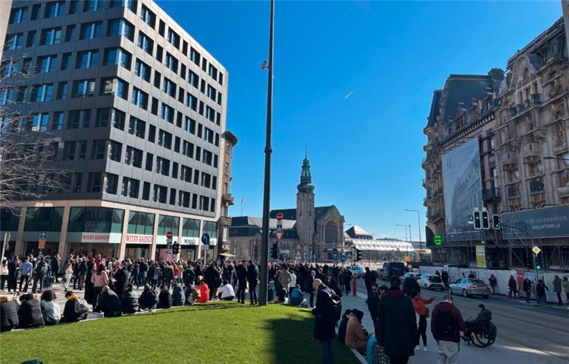 Der Weg zum Bahnhof und zu den umliegenden Gebäuden ist versperrt