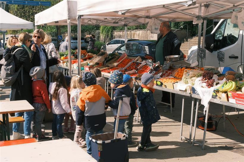 Der Wochenmarkt in Schengen erfreut sich nach wie vor großer Beliebtheit, besond...