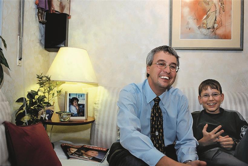 Der Zauberer und sein Lehrling: Pascal und Sven Clement in einem „Revue“-Artikel aus dem Jahr 2000
