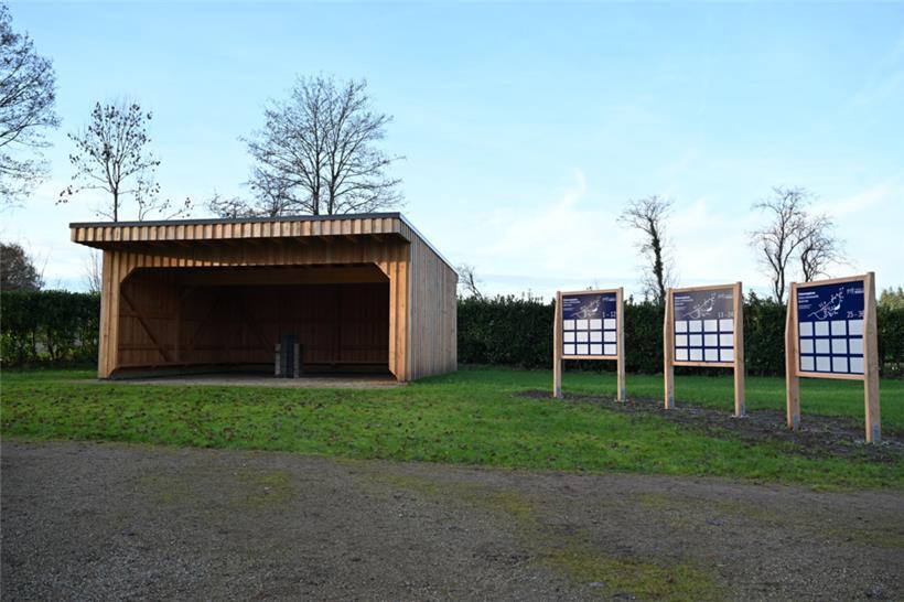 Der Zeremonienplatz und die Wege zu den Bäumen sind auch für Rollstühle zugängli...