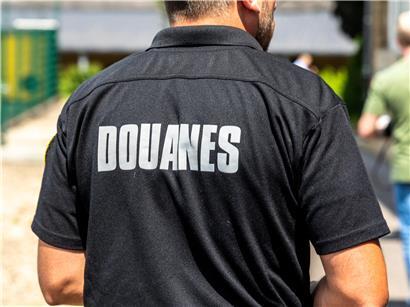 Große Cannabis-Menge vom Zoll im Cargo Center beschlagnahmt, Drogenkontrolle und Sicherheitsmaßnahmen am Flughafen