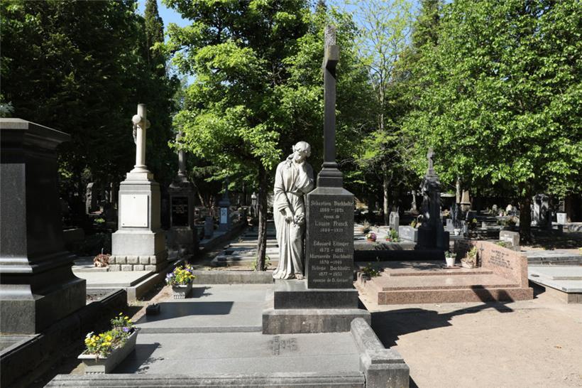 Der älteste Friedhof in Esch ist der Sankt-Josefs-Friedhof. Seit 2015 werden hier keine neuen Konzessionen vergeben.
