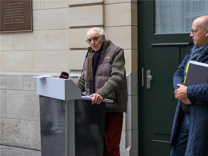 Der älteste Überlebende der Shoah in Luxemburg, Gaston Herz, ergreift bei der Gedenkfeier am 16. Oktober 2025 am Hauptbahnhof das Wort. Er spricht über seine Familie aus Medernach und die kleine jüdische Gemeinde, die dort lebte und von den Nazis vollständig ausgelöscht wurde.
