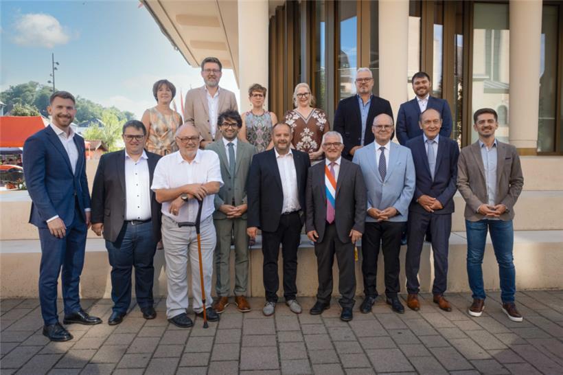 Der aktuelle Schifflinger Gemeinderat mit Admir Civovic (r.)
