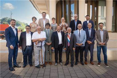 Der aktuelle Schifflinger Gemeinderat mit Admir Civovic (r.)
