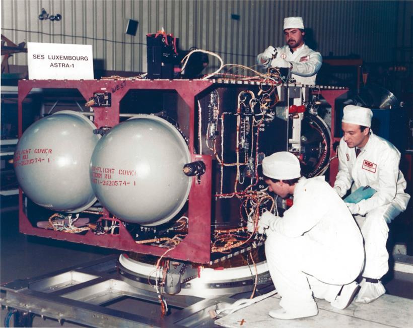 Der allererste SES-Satellit wird gebaut