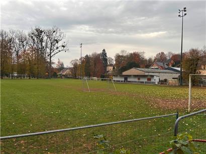 Der alte Trainingsplatz der FC Jeunesse Useldingen soll erneuert werden, was aber nicht nach jedermanns Geschmack zu sein scheint
