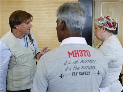 Blaine Gibson 2018 mit Flugzeugteilen, amerikanischer Amateurermittler untersucht Absturzursachen