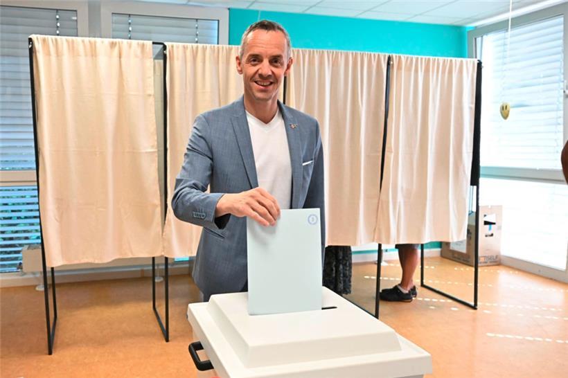 Der amtierende Bürgermeister hat am Sonntagmorgen abgestimmt
