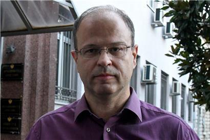 Der auf organisierte Kriminalität spezialisierte Enthüllungsjournalist Jovo Martinovic wurde am 8. Oktober wegen seiner Recherche-Kontakte zur Drogenmafia in Podgorica/Montenegro zu einer Haftstrafe verurteilt

