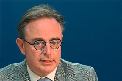Der belgische Premierminister Bart De Wever spricht während einer Pressekonferenz
