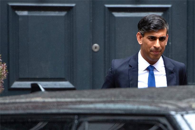 Der bisherige britische Premierminister Rishi Sunak verlässt das Hauptquartier der Konservativen

