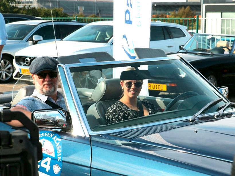 Der blaue SL stach nicht nur durch seine imposante Karosserie hervor
