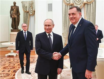 Der bosnische Serbenführer Milorad Dodik (r.) wurde diese Woche im Kreml empfangen
