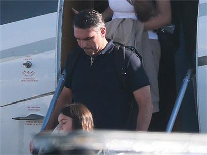 Der brasilianische Präsidentschaftskandidat Flavio Bolsonaro (Mitte) trifft in Miami, Florida, ein