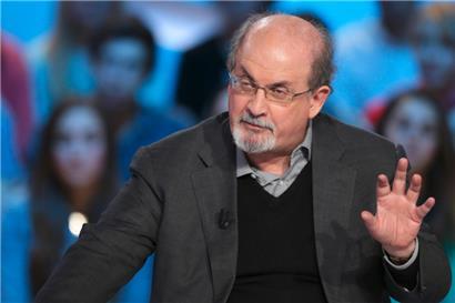 Der britische Autor Salman Rushdie bei einem seiner TV-Auftritte
