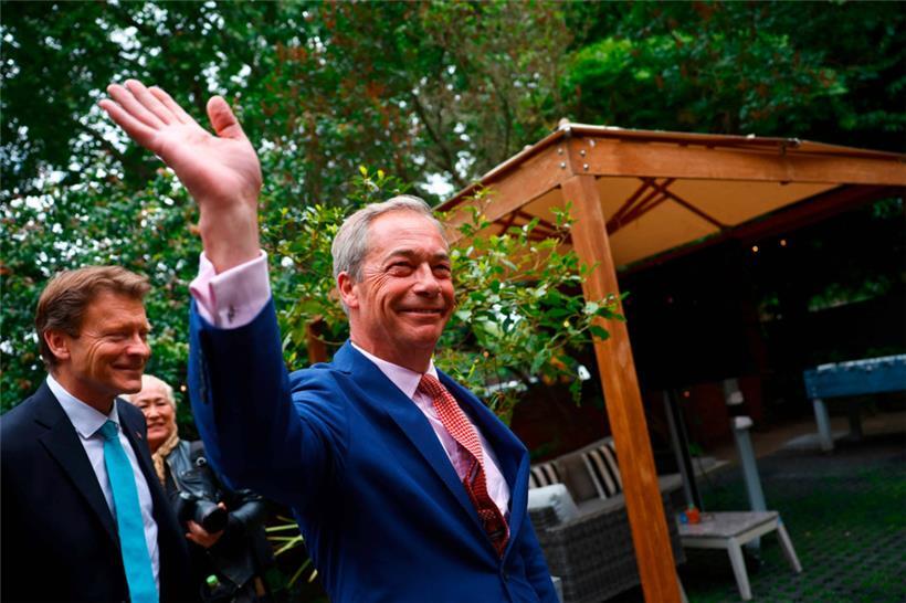 Der britische Chef-Populist Nigel Farage im Wahlkampf: Nachdem er die Torys dazu getrieben hat, den Brexit zu vollziehen, will er die Konservativen nun gänzlich zerstören
