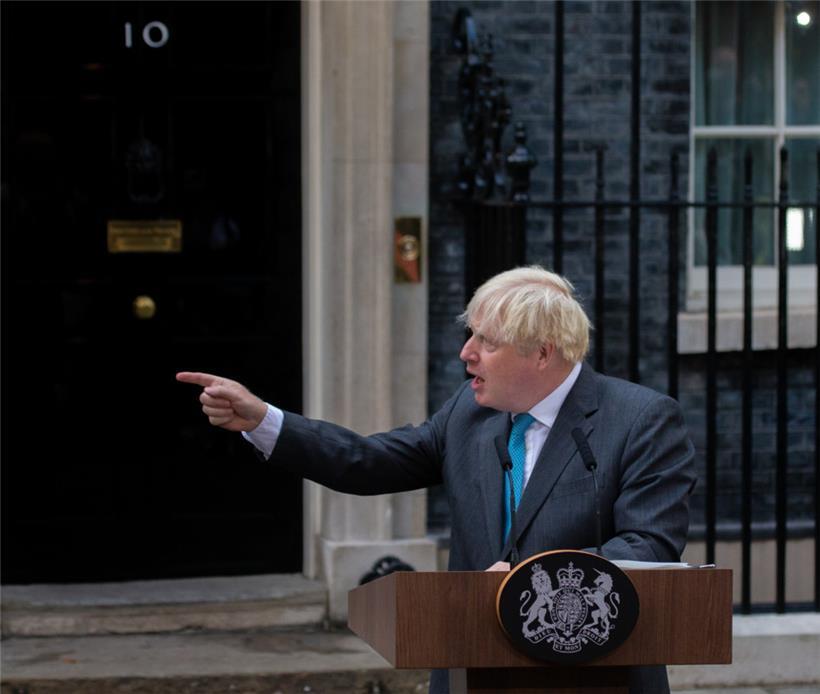 Der britische Ex-Premierminister Boris Johnson hielt vor der 10 Downing Street eine Abschiedsrede Anfang September, bevor er nach Balmoral in Schottland fuhr, wo er der britischen Königin Elizabeth II. seinen Rücktritt bekannt gab

