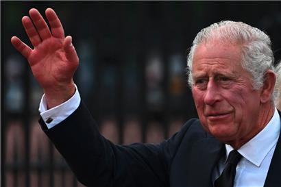 Der britische König Charles III. hält nach dem Tod von Königin Elisabeth II. im Buckingham Palace seine erste Ansprache an die Nation und das Commonwealth
