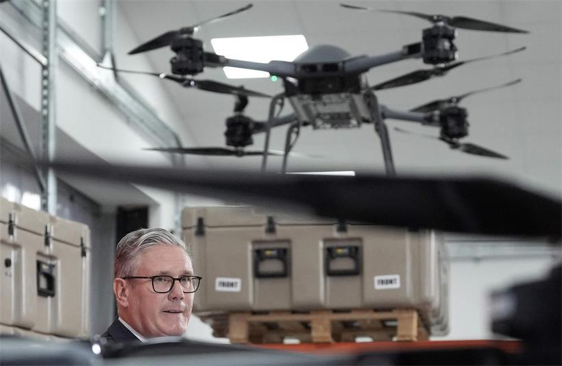 Keir Starmer kündigt zusätzliche Mittel für Drohnenanschaffung an – britischer Premier fördert Technologie und Sicherheit