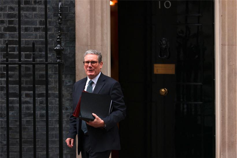 Der britische Premierminister Keir Starmer verlässt 10 Downing Street 
