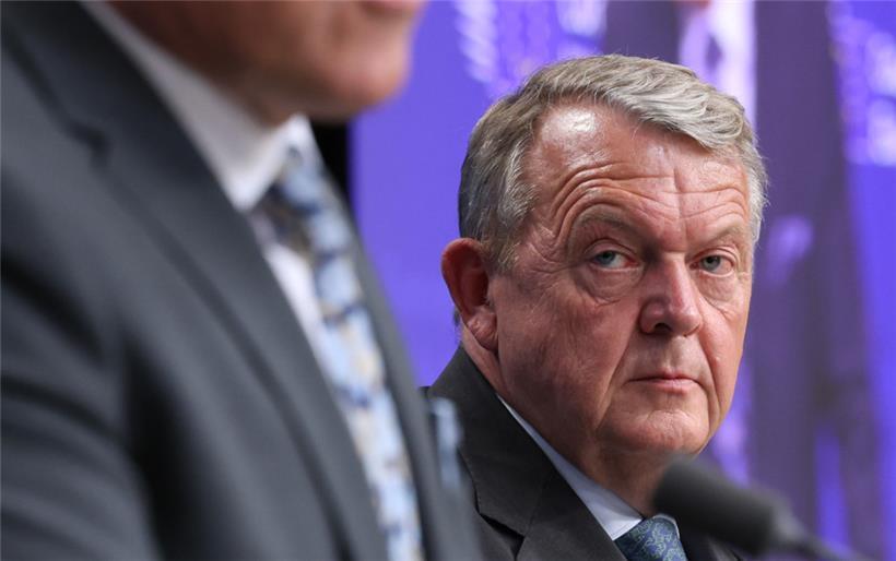 Der dänische Außenminister und amtierende EU-Ratsvorsitzende Lokke Rasmussen berichtet am Montag von einer großen Einigkeit unter den 27, was das Vorgehen der EU-Kommission im Zollstreit mit den USA anbelangt
