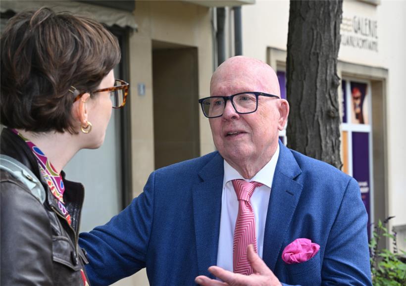 Der damalige Verwaltungsmitarbeiter der Chamber Pierre Dillenburg im Gespräch mit Tageblatt-Reporterin Sandra Lutz
