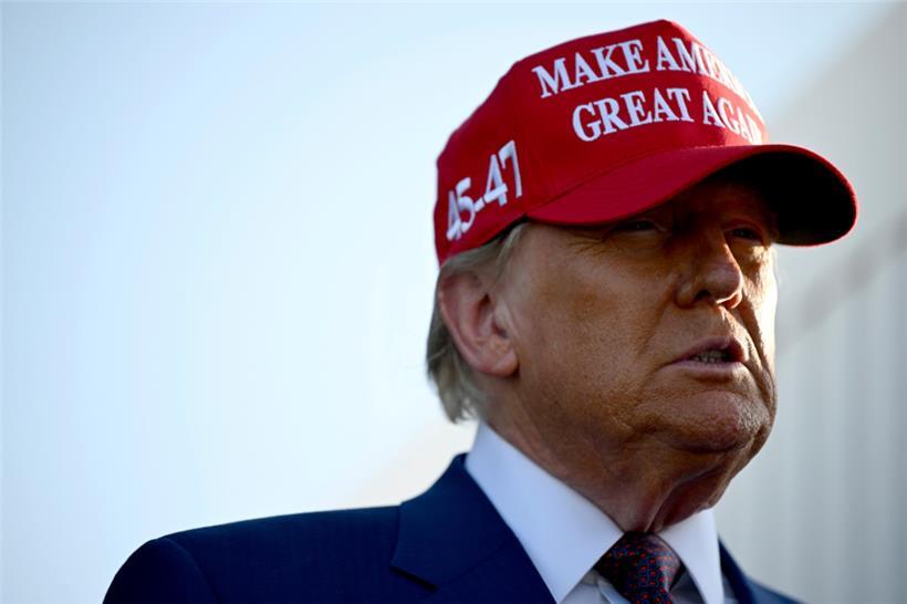 Der designierte US-Präsident Donald Trump trifft vor dem Start des sechsten Testflugs der SpaceX Starship-Rakete in Boca Chica, Texas, ein
