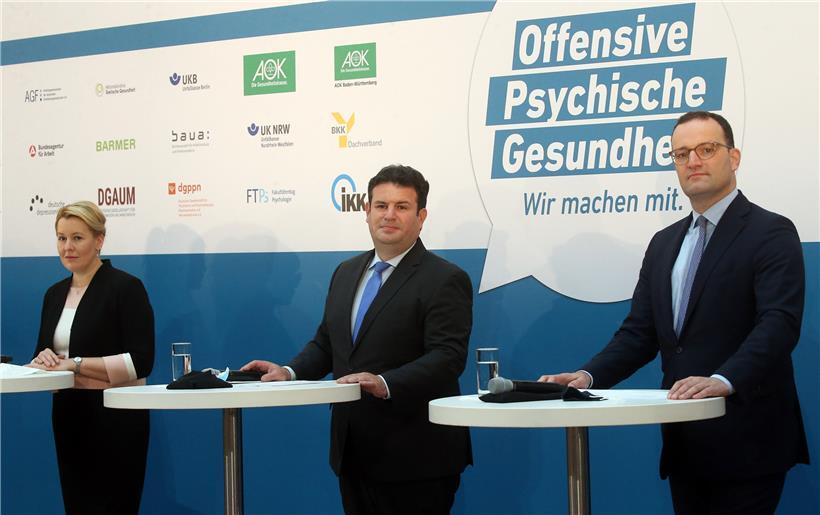 Der deutsche Arbeitsminister Hubertus Heil (Mitte) und Gesundheitsminister Jens Spahn – hier gemeinsam mit Bundesfamilienministerin Franziska Giffey – lösen mit neuen Ideen Diskussionen aus
