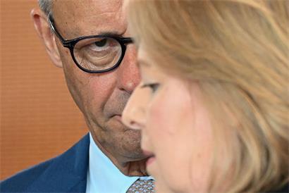 Friedrich Merz und Bärbel Bas bei Einigung zur Rentenreform in Deutschland im Gespräch