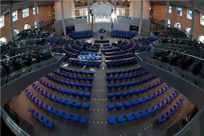Der deutsche Bundestag: Koalition und Opposition streiten über eine Wahlrechtsreform und damit die künftige Zusammensetzung des deutschen Parlaments
