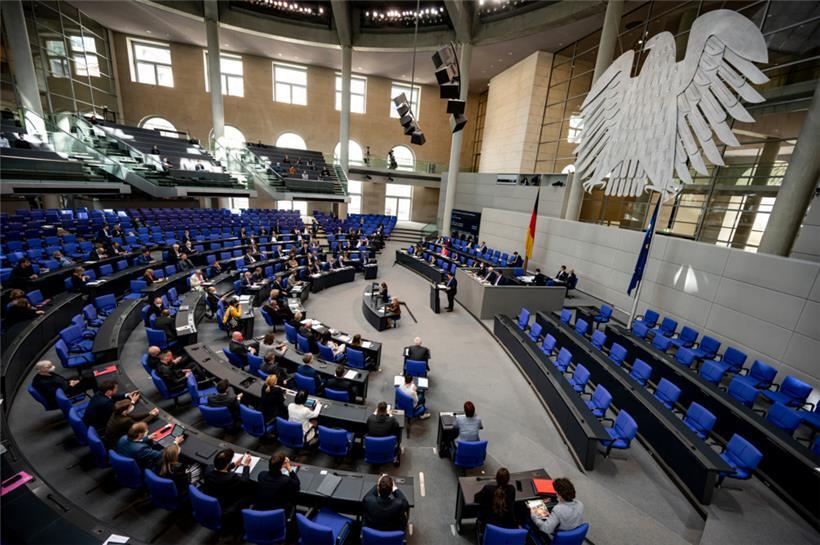 Der deutsche Bundestag hat gestern für die Lieferung schwerer Waffen an die Ukraine gestimmt
