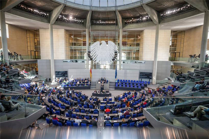Der deutsche Bundestag hat zu viele Mitglieder, eine Wahlrechtsreform soll Abhilfe schaffen 
