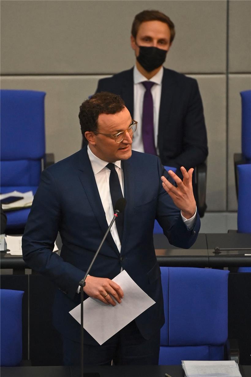 Der deutsche Gesundheitsminister Jens Spahn wich gestern während einer Fragestunde im Bundestag immer wieder wortreich von einer klaren Antwort ab
