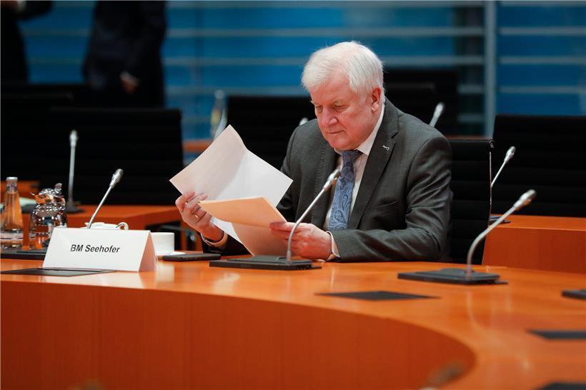 Der deutsche Innenminister Horst Seehofer meint, sich vorerst nur Gedanken darüber zu machen, wieweit er den Datenschutz im Rahmen der Terrorbekämpfung einschränken will
