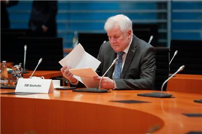 Der deutsche Innenminister Horst Seehofer meint, sich vorerst nur Gedanken darüber zu machen, wieweit er den Datenschutz im Rahmen der Terrorbekämpfung einschränken will
