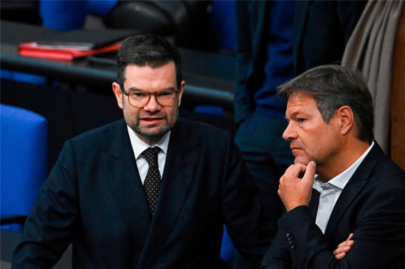 Der deutsche Justizminister Marco Buschmann (l.), hier mit dem deutschen Wirtschaftsminister Robert Habeck, wird aufgefordert, das deutsche Gesetz zur Kinderpornografie zu ändern
