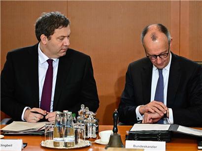 Friedrich Merz und Lars Klingbeil bei Kabinettssitzung diskutieren neue EU-Strategien und politische Methoden